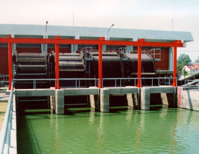 Trash Removing Equipment at Keduras Pumping Station, Surabaya