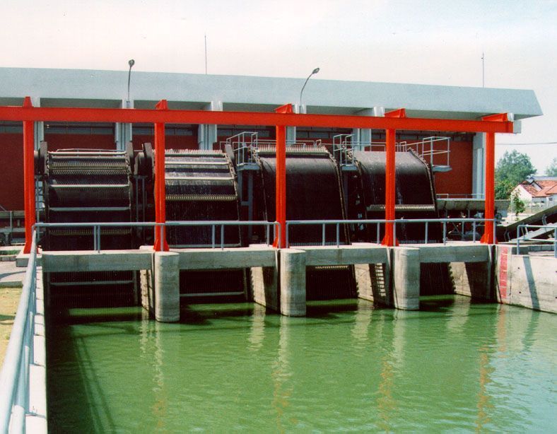 Trash Removing Equipment at Keduras Pumping Station, Surabaya