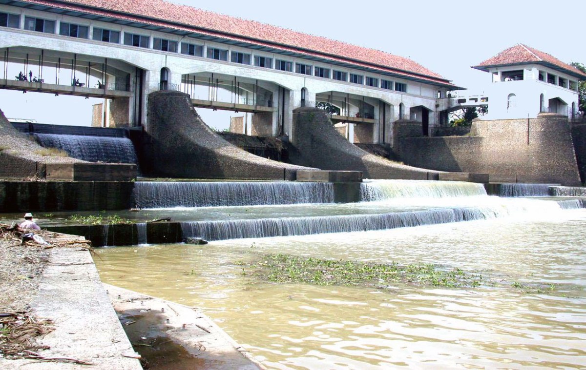 Four Unit Roller Gates 20 m x 9.0 m at Walahar Dam, Karawang, West Java