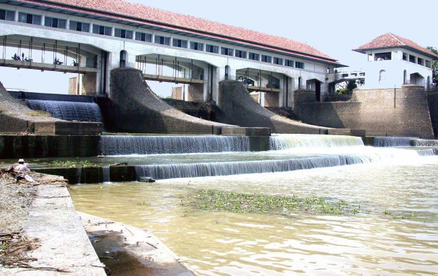 Four Unit Roller Gates 20 m x 9.0 m at Walahar Dam, Karawang, West Java
